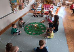 Leśna lekcja ciszy w grupie "Ślimaczków"!