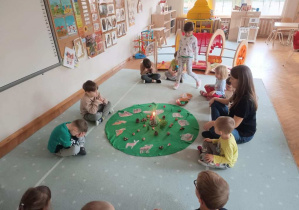 Leśna lekcja ciszy w grupie "Ślimaczków"!