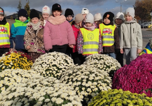 „Jeżyki” z wizytą na cmentarzu