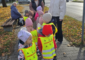 Niedźwiadki odwiedziły pomnik Powstańców Styczniowych 1863 r.