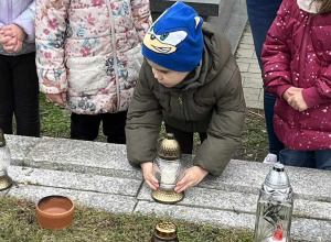 Wiewiórki na mogiłach żołnierzy!