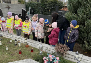 Wiewiórki na mogiłach żołnierzy!