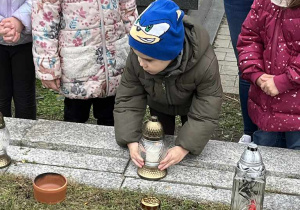 Wiewiórki na mogiłach żołnierzy!