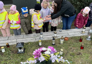 Wiewiórki na mogiłach żołnierzy!