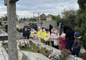 Wiewiórki na mogiłach żołnierzy!