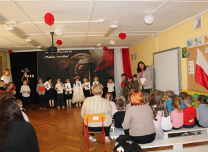 Mróweczki- występ patriotyczny dla zaproszonych Gości!