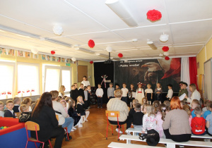 Mróweczki- występ patriotyczny dla zaproszonych Gości!