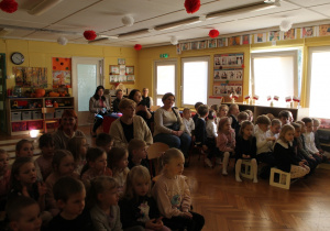 Mróweczki- występ patriotyczny dla zaproszonych Gości!