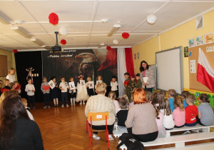 Mróweczki- występ patriotyczny dla zaproszonych Gości!