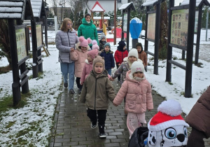 Niedźwiadki- dokarmianie ptaków!