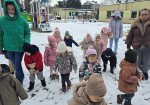 Niedźwiadki- dokarmianie ptaków!