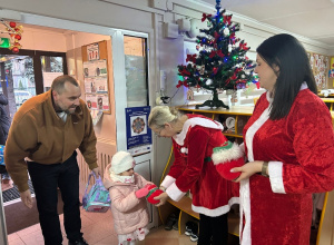 Mikołajki w przedszkolu- powitanie przez Śnieżynki!