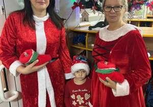 Mikołajki w przedszkolu- powitanie przez Śnieżynki!