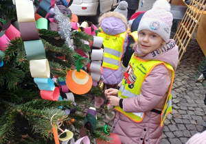 Wiewiórki ubrały jedną z choinek na starym Rynku w Łowiczu!