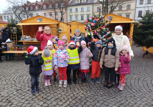 Wiewiórki ubrały jedną z choinek na starym Rynku w Łowiczu!
