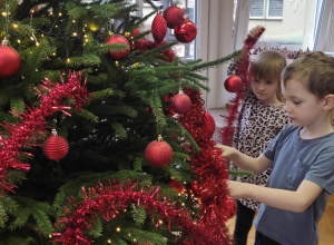 Jeżyki ubierają choinkę!