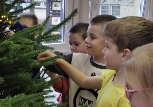 Jeżyki ubierają choinkę!
