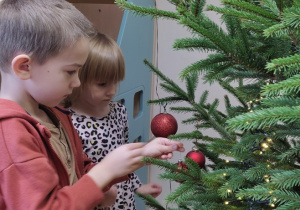 Jeżyki ubierają choinkę!