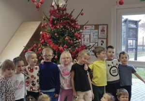 Jeżyki ubierają choinkę!