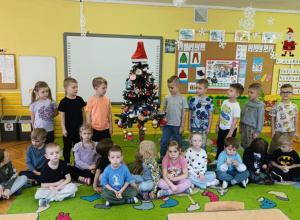 Mróweczki ubierają choinkę!