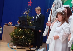 Jeżyki na Jasełkach Bożonarodzeniowych 2025 – pt. „Bóg jest w nas" w Specjalnym Ośrodku Szkolno - Wychowawczym w Łowiczu.