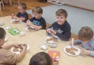 Ślimaczki dekorują pierniczki!