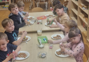 Ślimaczki dekorują pierniczki!