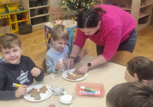 Ślimaczki dekorują pierniczki!