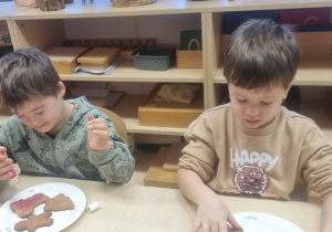 Ślimaczki dekorują pierniczki!