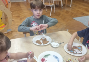 Ślimaczki dekorują pierniczki!