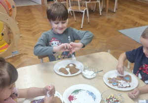 Ślimaczki dekorują pierniczki!