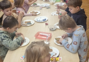 Ślimaczki dekorują pierniczki!