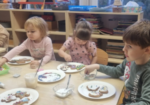 Ślimaczki dekorują pierniczki!