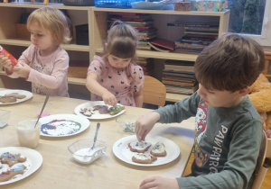 Ślimaczki dekorują pierniczki!