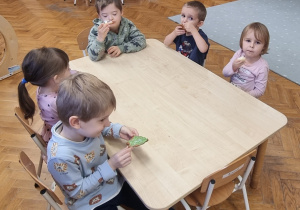 Ślimaczki dekorują pierniczki!