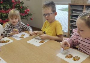 Jeżyki dekorują pierniczki!