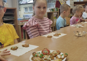 Jeżyki dekorują pierniczki!