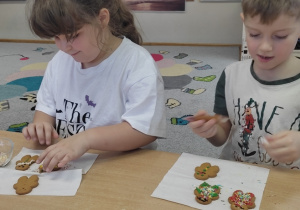 Jeżyki dekorują pierniczki!