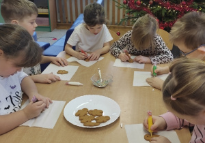 Jeżyki dekorują pierniczki!