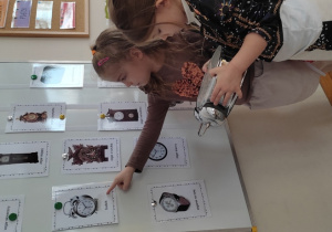 Zabawy z czasem w Jeżykach!