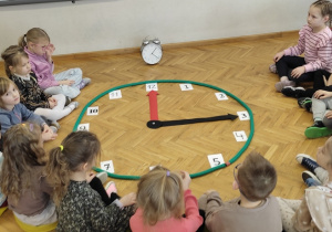 Zabawy z czasem w Jeżykach!