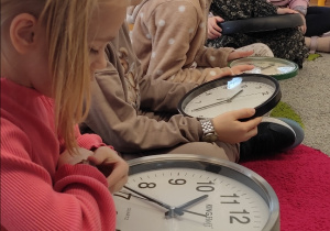 Zabawy z czasem w Jeżykach!