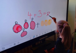 „Myślę o szkole, bawiąc się monitorem"