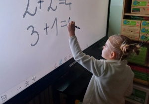 „Myślę o szkole, bawiąc się monitorem"