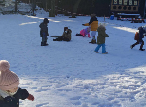Zimowe zabawy na śniegu Ślimaczków!