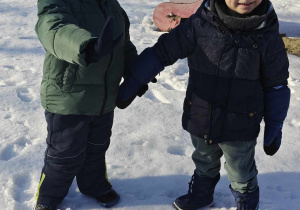 Zimowe zabawy na śniegu Ślimaczków!