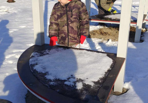 Zimowe zabawy na śniegu Ślimaczków!