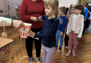 KINO W PRZEDSZKOLU-EDUKACJA MŁODE HORYZONTY- odsłona styczniowa!