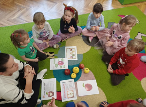 Wiewiórki- program ZDROWO ROŚNIEMY- jabłko!