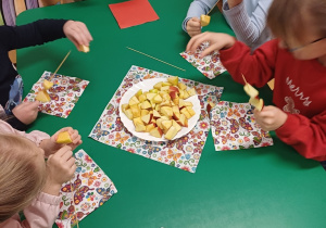 Wiewiórki- program ZDROWO ROŚNIEMY- jabłko!